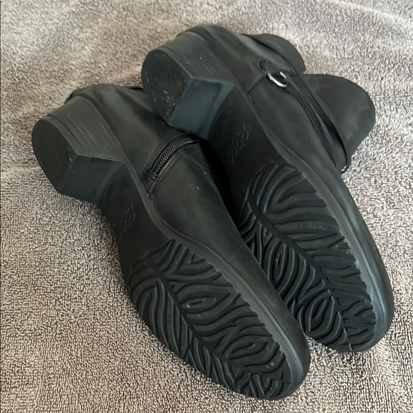 Black Abeo Leather Ankle Boots - Picture 5 of 5